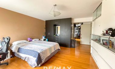 VENTA DE EXCLUSIVO DÚPLEX DE 400 M² EN ZONA RESIDENCIAL – SURCO  A solo minutos de la Universidad de Lima y el Jockey Plaza