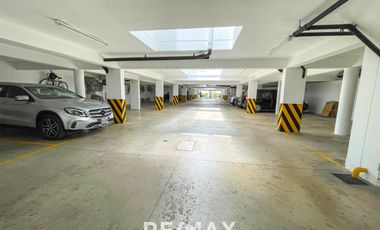 VENTA DE EXCLUSIVO DÚPLEX DE 400 M² EN ZONA RESIDENCIAL – SURCO  A solo minutos de la Universidad de Lima y el Jockey Plaza