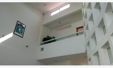 CASA SOLA CON JARDIN ALBERCA PROPIA TERRAZA AGRADABLE CONCEPTO