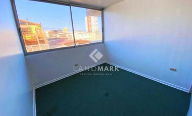 Se vende amplio departamento a pasos de Av. Argentina, Coviefi.
