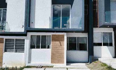 Casa en Renta en Quinta Cantera de tres recámaras en zona de Altozano en Morelia Michoacán, fraccionamiento residencial.
