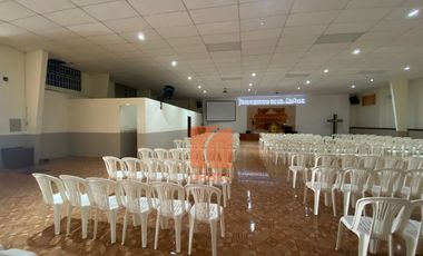 Edificio Rentero de venta en Riobamba, zona estrategicamente comercial con rentabilidad asegurada.