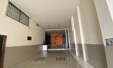 Edificio Rentero de venta en Riobamba, zona estrategicamente comercial con rentabilidad asegurada.