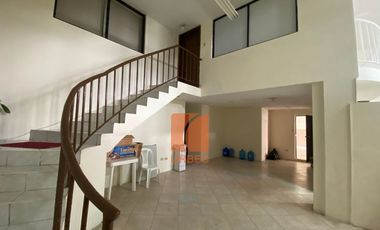 Edificio Rentero de venta en Riobamba, zona estrategicamente comercial con rentabilidad asegurada.
