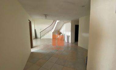 Edificio Rentero de venta en Riobamba, zona estrategicamente comercial con rentabilidad asegurada.