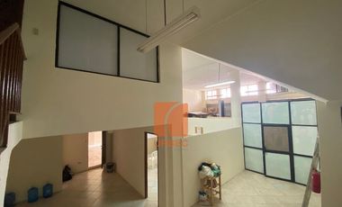 Edificio Rentero de venta en Riobamba, zona estrategicamente comercial con rentabilidad asegurada.