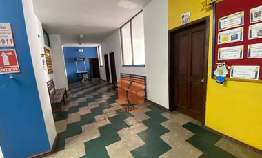 Edificio Rentero de venta en Riobamba, zona estrategicamente comercial con rentabilidad asegurada.