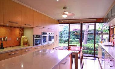 RESIDENCIA MODERNA EN VENTA - ARBOLEDAS, ATIZAPÁN