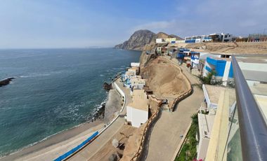 VENTA DE EXCLUSIVA CASA DE PLAYA PRIVADA EN PUCUSANA