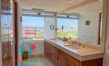 Departamento en venta con terraza y vista al mar.