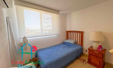 Departamento en venta con terraza y vista al mar.
