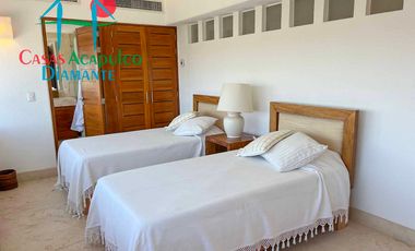 Departamento en venta con terraza y vista al mar.