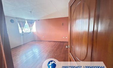 VENDO CASA AMPLIA EN RICAURTE