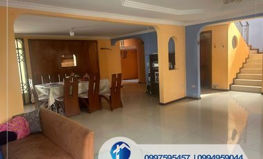VENDO CASA AMPLIA EN RICAURTE