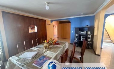 VENDO CASA AMPLIA EN RICAURTE