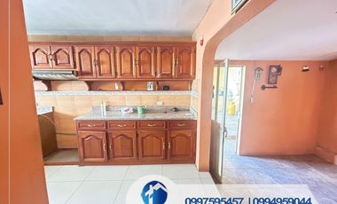 VENDO CASA AMPLIA EN RICAURTE