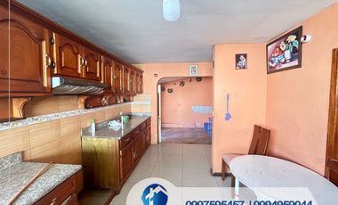 VENDO CASA AMPLIA EN RICAURTE