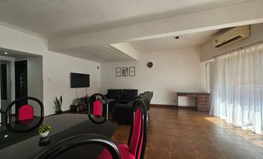 Departamento APTO CRÈDITO de 3 amb. con enorme patio y balcon al frente