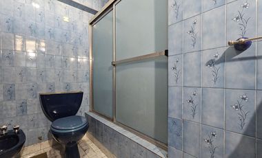 Departamento APTO CRÈDITO de 3 amb. con enorme patio y balcon al frente