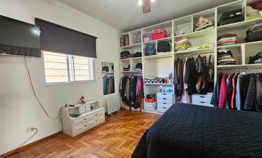 Departamento APTO CRÈDITO de 3 amb. con enorme patio y balcon al frente