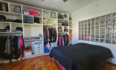 Departamento APTO CRÈDITO de 3 amb. con enorme patio y balcon al frente