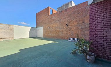 Departamento APTO CRÈDITO de 3 amb. con enorme patio y balcon al frente