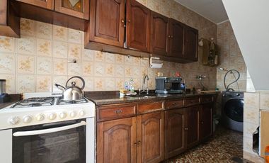 Departamento APTO CRÈDITO de 3 amb. con enorme patio y balcon al frente