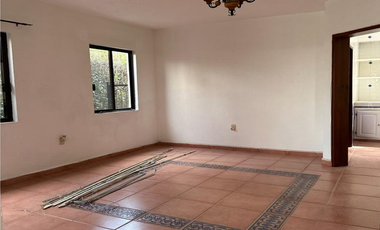 CASA EN RENTA SOBRE CIRCUITO PRINCIPAL SAN GIL