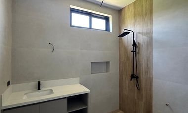 En alquiler exclusiva casa de estreno en Mocoli Golf, Isla Mocoli, Samborondon