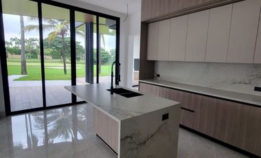 En alquiler exclusiva casa de estreno en Mocoli Golf, Isla Mocoli, Samborondon