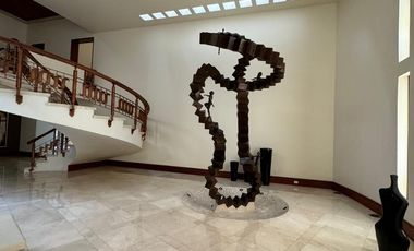 Casa en venta  Virreyes Residencial 5 recamaras, alberca, 7 estacionamientos Zapopan Jalisco
