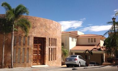 Casa en venta  Virreyes Residencial 5 recamaras, alberca, 7 estacionamientos Zapopan Jalisco