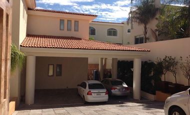 Casa en venta  Virreyes Residencial 5 recamaras, alberca, 7 estacionamientos Zapopan Jalisco