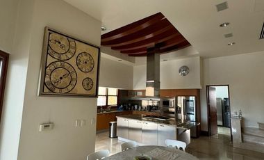 Casa en venta  Virreyes Residencial 5 recamaras, alberca, 7 estacionamientos Zapopan Jalisco