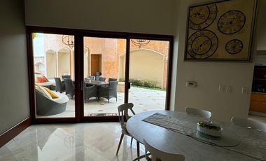 Casa en venta  Virreyes Residencial 5 recamaras, alberca, 7 estacionamientos Zapopan Jalisco