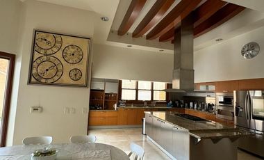 Casa en venta  Virreyes Residencial 5 recamaras, alberca, 7 estacionamientos Zapopan Jalisco