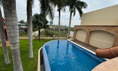 Casa en venta  Virreyes Residencial 5 recamaras, alberca, 7 estacionamientos Zapopan Jalisco