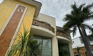 Casa en venta  Virreyes Residencial 5 recamaras, alberca, 7 estacionamientos Zapopan Jalisco