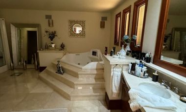 Casa en venta  Virreyes Residencial 5 recamaras, alberca, 7 estacionamientos Zapopan Jalisco