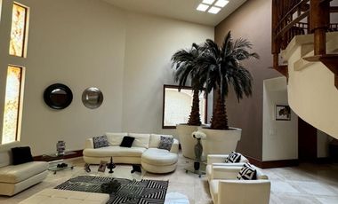 Casa en venta  Virreyes Residencial 5 recamaras, alberca, 7 estacionamientos Zapopan Jalisco