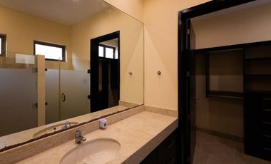 ESPECTACULAR casa DE LUJO en la privada más exclusiva dentro de la ciudad, Bosques de Altabrisa