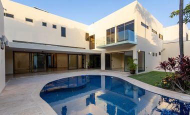 ESPECTACULAR casa DE LUJO en la privada más exclusiva dentro de la ciudad, Bosques de Altabrisa