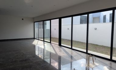 VENTA CASA EN ESQUINA SECTOR ENCINO BOSQUES DE LAS MISIONES