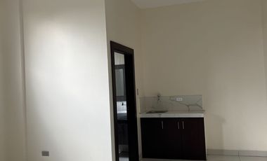 RENTO EDIFICIO-COMERCIAL, Avda. San Jorge, Kennedy, p. baja y 2 pisos altos. se lo puede alquilar por piso o todo el Edif.