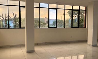 RENTO EDIFICIO-COMERCIAL, Avda. San Jorge, Kennedy, p. baja y 2 pisos altos. se lo puede alquilar por piso o todo el Edif.