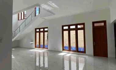 Rumah mewah pusat kota solo 5.250M ada kolam renang