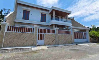 Rumah mewah pusat kota solo 5.250M ada kolam renang