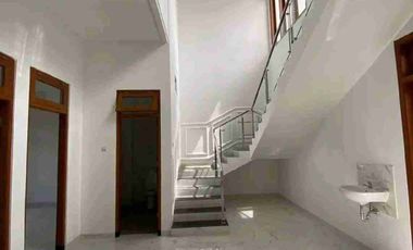 Rumah mewah pusat kota solo 5.250M ada kolam renang