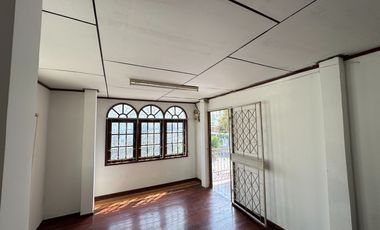 GOLDEN OPPORTUNITY FOR INVESTORS!  2-Story Detached House, 50 Sq.Wa, Right Next to Ya Mo Market, in the Heart of Korat City!