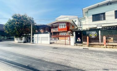 GOLDEN OPPORTUNITY FOR INVESTORS!  2-Story Detached House, 50 Sq.Wa, Right Next to Ya Mo Market, in the Heart of Korat City!